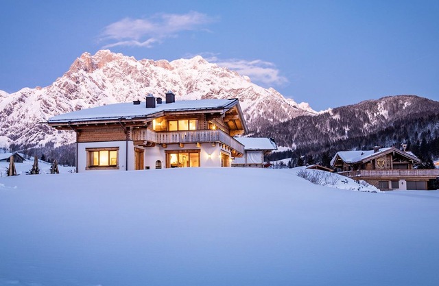Vacation in a dream chalet, surrounded by mountains