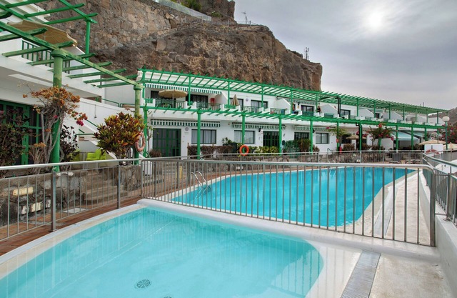 Vacation Apartment 'Casa Los Veleros F2' with Sea View, Shared Pool and Wi-Fi