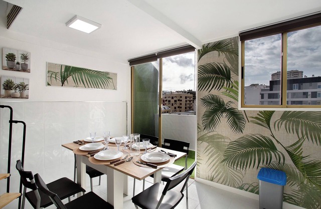Vacation Apartment 'Playa Canteras Samperez Iv' with Mountain View, Balcony and Wi-Fi