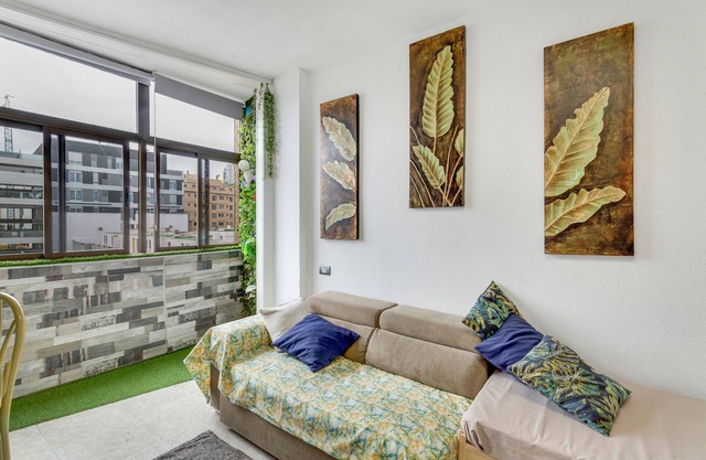 Vacation Apartment 'Playa Canteras Samperez I' with Mountain View and Wi-Fi