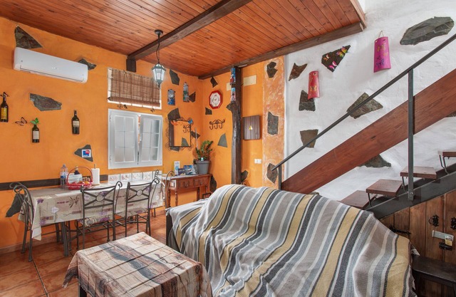 Vacation 'Valerón Relax' with Wi-Fi and Air Conditioning