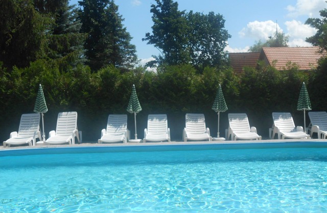 Vacation apartment with pool, WLAN, terrace for 2 people directly on the lake