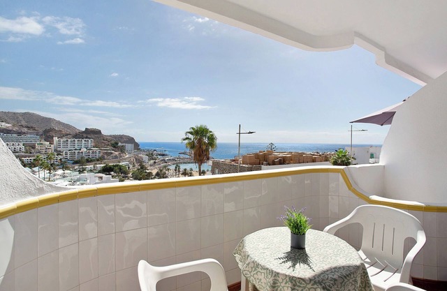 Vacation Apartment 'Appartamento Timo' with Sea View, Shared Pool and Wi-Fi