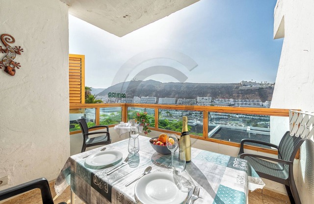 Vacation Apartment 'Cozy Corner' with Sea View, Shared Pool and Wi-Fi