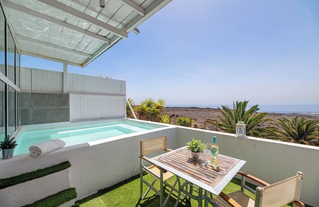 Vacation Home 'Loft Amanecer' with Sea View, Wi-Fi and Air Conditioning