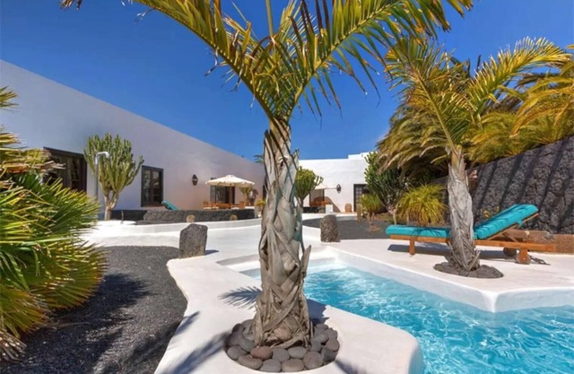 Vacation Home 'Palacio Taro Chimida' with Private Pool