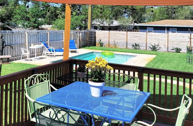 Vacation Home w Private Backyard, Deck & Pool - Pet and Child Friendly