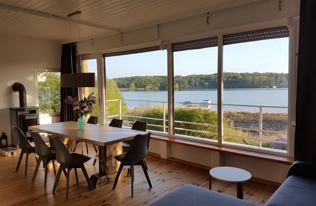 Vacation home with unique lake view