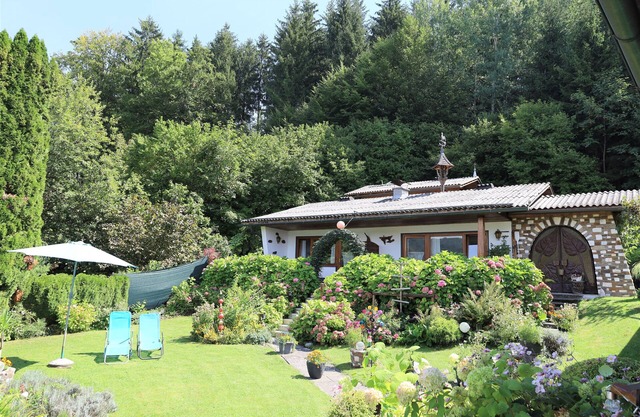 Vacation home with lake view and private pool 2 minutes away from Lake Wörtherse