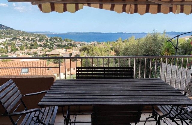 Vacation rental sea view CARQUEIRANNE LS8-420