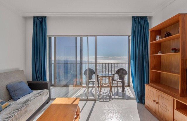 Vacation Studio 'Vista Mar By Masvacaciones' with Sea View, Shared Pool and Wi-Fi