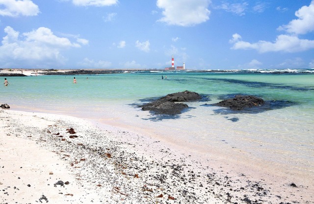 Vacation Villa 'Fuerteventura Origo Mare Casa 3 P' with Sea View, Shared Pool and Wi-Fi