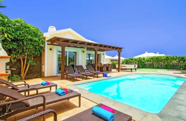 Vacation Villa 'Mar' with Private Pool, Wi-Fi and Air Conditioning