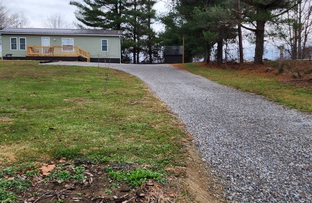 VALLEY VISTA 3-bedroom 2-bath house in Lucasville