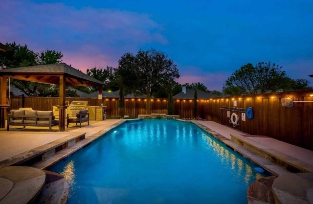 Valley Vista Luxury Retreat w Pool, Cinema, Games