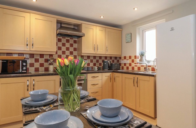 VALLUM REST, pet friendly, with a garden in Burgh By Sands