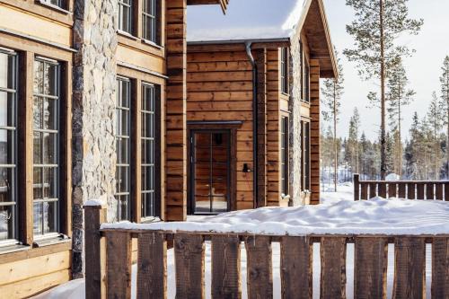 Vargen Fjällstuga med bastu och brasa i Idre