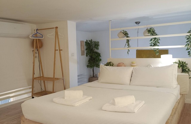 Vatican Dreams 6 person + breakfast and parking Free