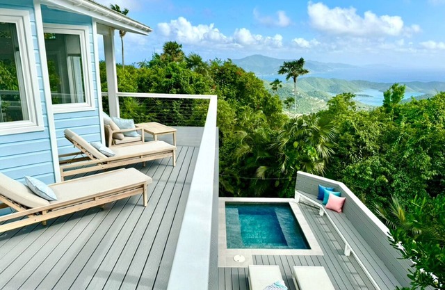 Vela Vista ~ Stunning 5BR/3BA with Views & Pool!