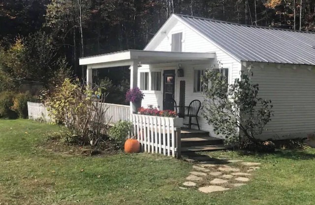 Vermont Country Cottage (Near Village)