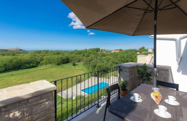 Veronica by Interhome