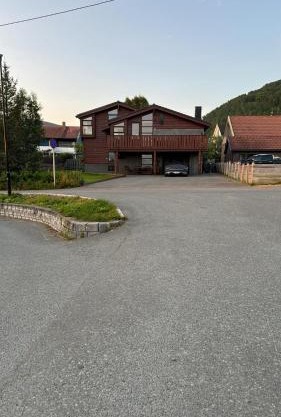 Very centrally located apartment with free parking