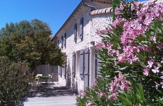 Very close to Royan, beautiful renovated Charentaise house