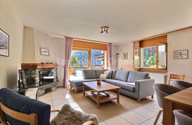 Very comfortable flat for 5 people, living room with fireplace, kitchen area with dishwasher, 1 2-be
