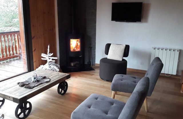 Very pretty semi-detached chalet, all comforts, close to the Chantemerle slopes