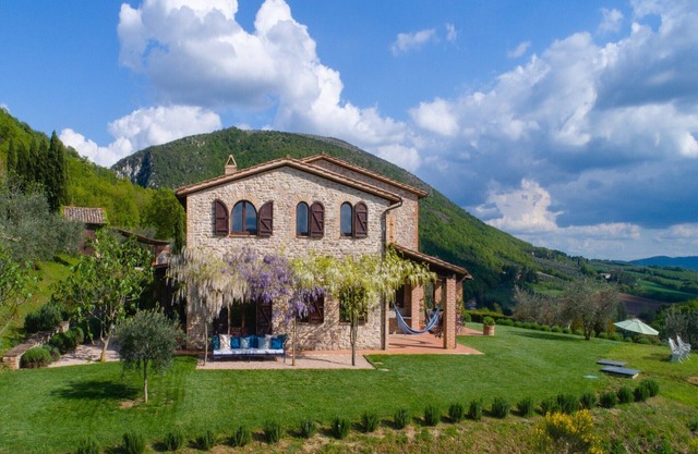Villa in Umbria with Private Pool & Valley Views