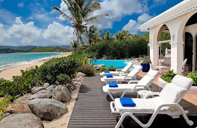 Villa La Mission - Magnificent 5-bedroom villa with private beach