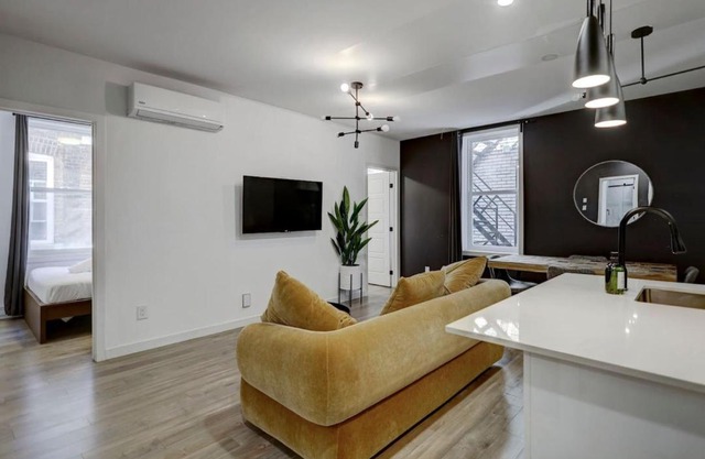 Vibrant 4BR 2BA Retreat in the Plateau