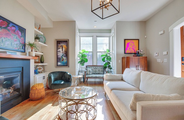 Vibrant Downtown Cincinnati Townhome w/Sauna!