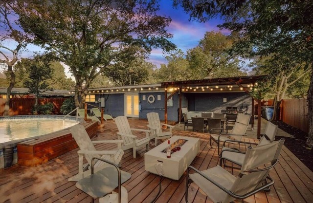 Vibrant House w Great Backyard, Pool and Jacuzzi