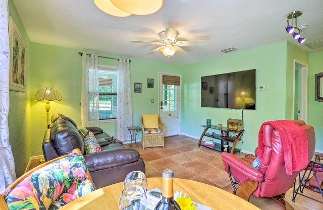 Vibrant Rockledge Home ~ 2 Mi to Cocoa Village!