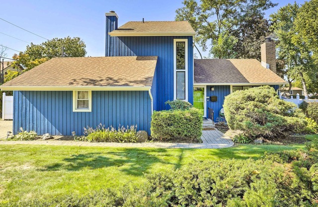 Vibrant Teaneck Home ~ 12 Mi to Manhattan!