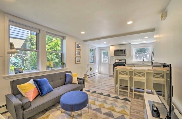 Vibrant Winthrop Apartment - Close to Ocean!