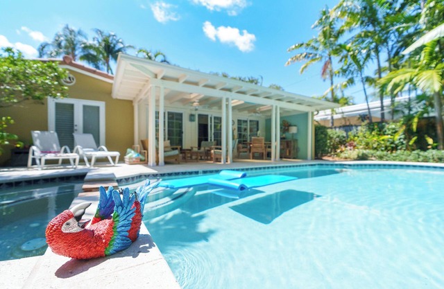Victoria Park Tropical Gem with Heated Saltwater Pool & Spa