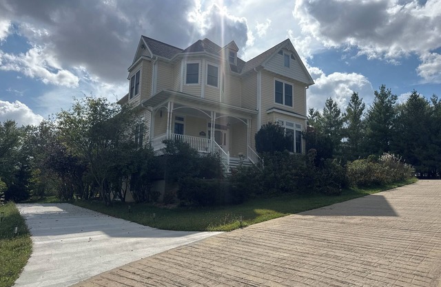 Victorian Home Retreat Near Pella