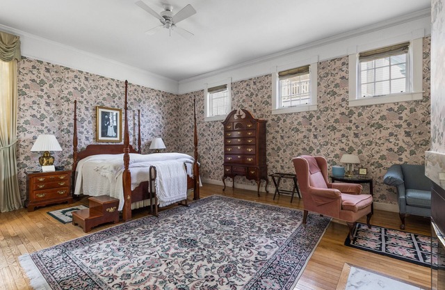 Victorian mansion's Jim-Dandy Suite