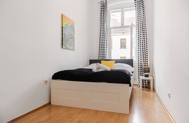 Viennese 3BR Apt. Near Wiener Stadthalle & Central