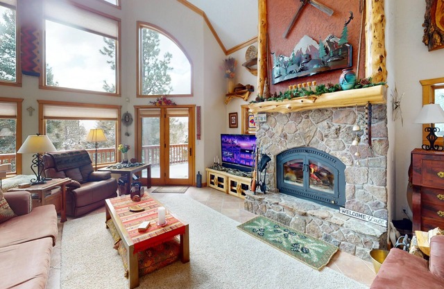 Views | Hot Tub | Fireplace | Scenic Serenity