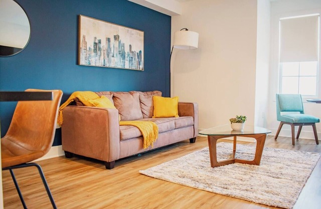 Views ! King 1 BR ! Free Parking! 30 to min NYC !