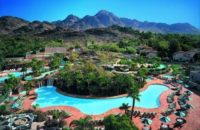 Views Romantic Sunsets on Resort with Amenities