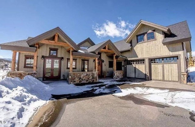 Views, Ski, Golf! 6 BDR, 13 Beds, Hot Tub!