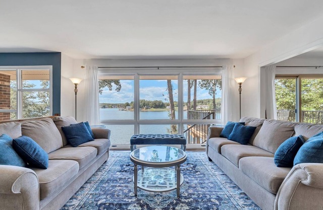 "Views to die for"/Family Friendly/Near HFB/Dock/Kayaks/Patio/Deck/Grill/GmRm