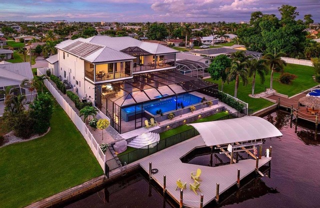 Viking Estates - Executive Waterfront Pool Home w/