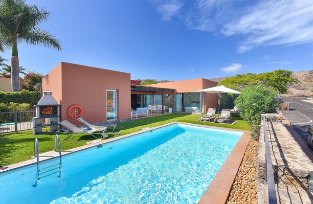 Villa Mira Salobre | Luxury Retreat in Gran Canaria | Private Outdoor Heatable.