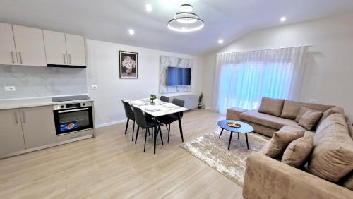 Vila Kazazi Apartments - Cozy Autumn Nights in City Center Shkodër