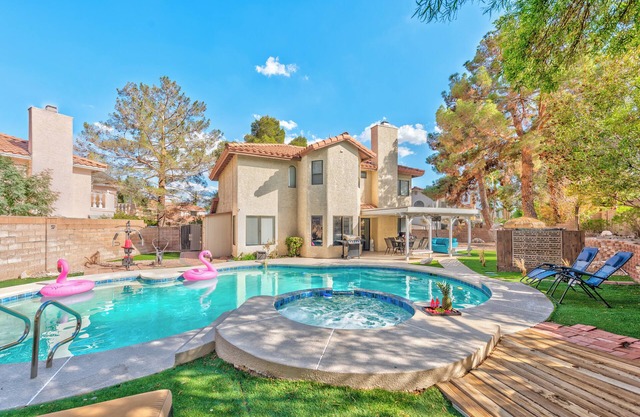 Vila ZEN- With Pool & Jacuzzi, pool table, Pokertable, Basketball N the Strip